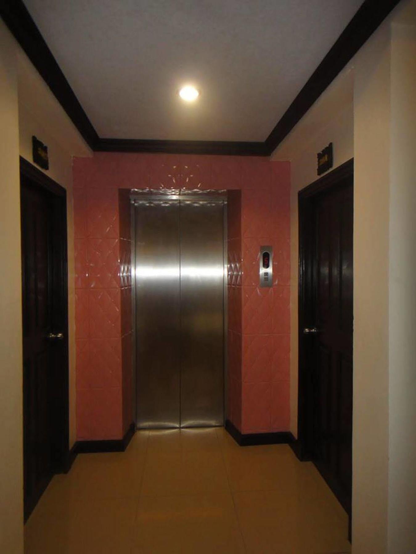 Safe House Hostel Patong Luaran gambar