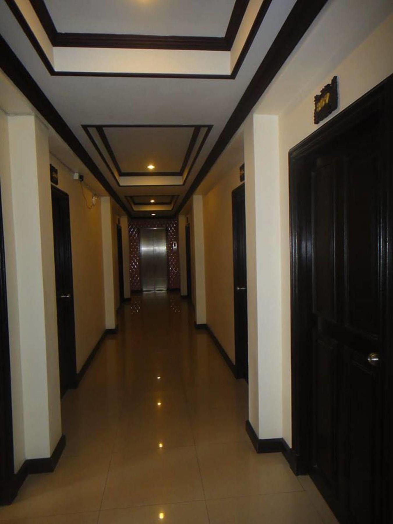 Safe House Hostel Patong Luaran gambar