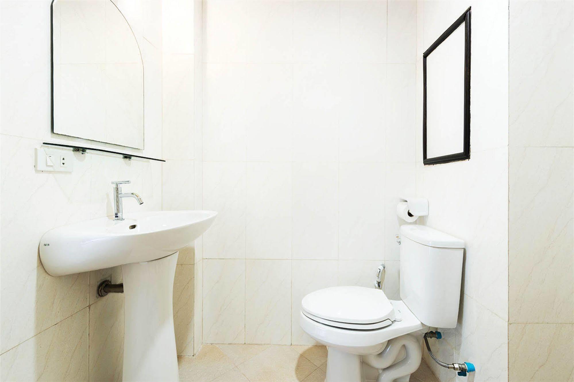Safe House Hostel Patong Luaran gambar